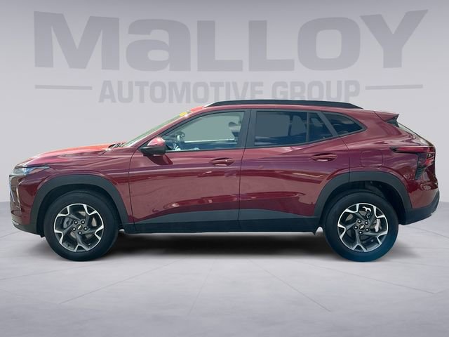 Used 2024 Chevrolet Trax LT w/ Driver Confidence Package FWD image 2