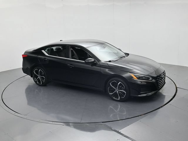 Used 2024 Nissan Altima 2.5 SR FWD image 40