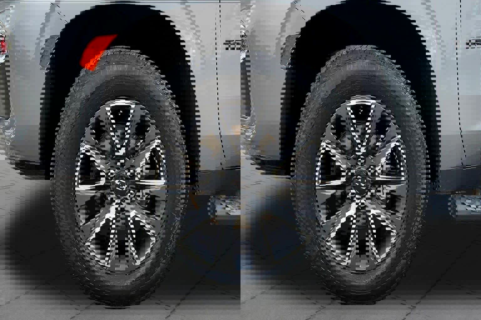 Used 2022 Chevrolet Tahoe Z71 w/ Z71 Off-Road Package image 13