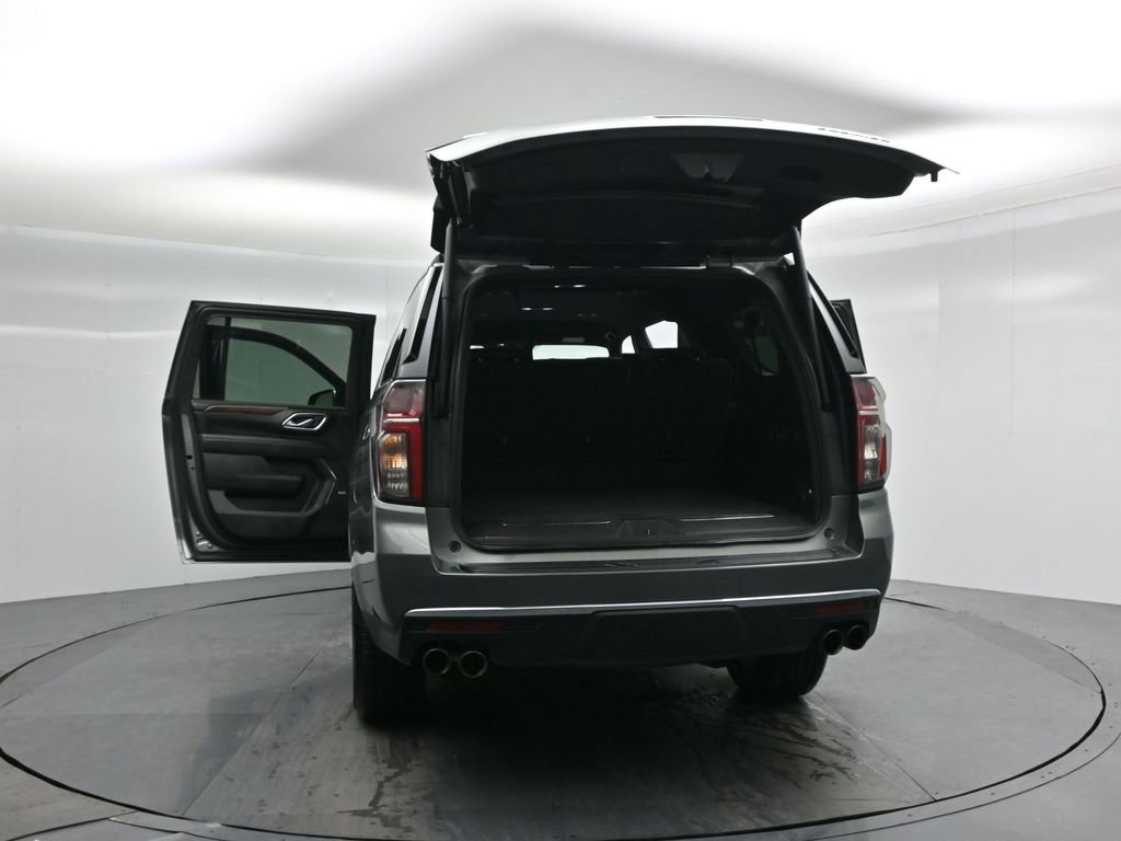 Used 2023 Chevrolet Suburban Premier image 32