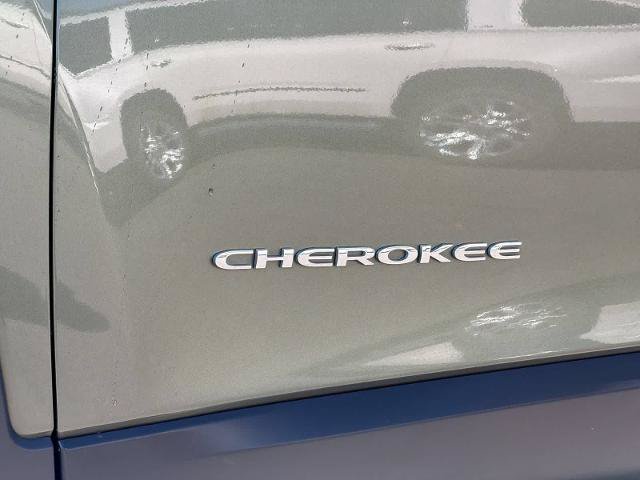 Used 2021 Jeep Cherokee Limited w/ Trailer Tow Group AWD/4WD image 13