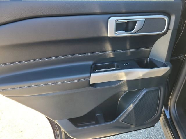 Certified 2022 Ford Explorer XLT w/ Equipment Group 202A image 7