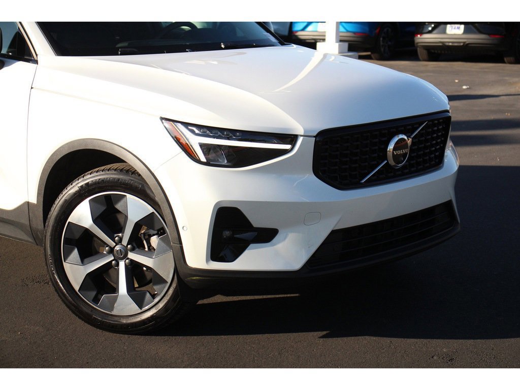 Used 2023 Volvo XC40 B5 Plus w/ Driver Assist Package image 8