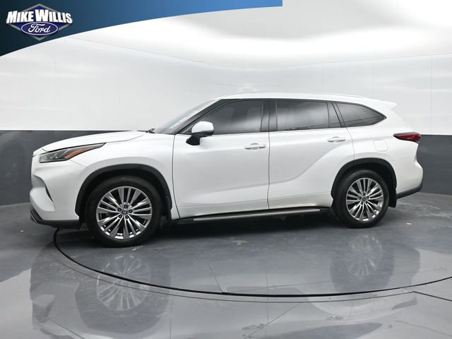 Used 2023 Toyota Highlander Platinum FWD image 2