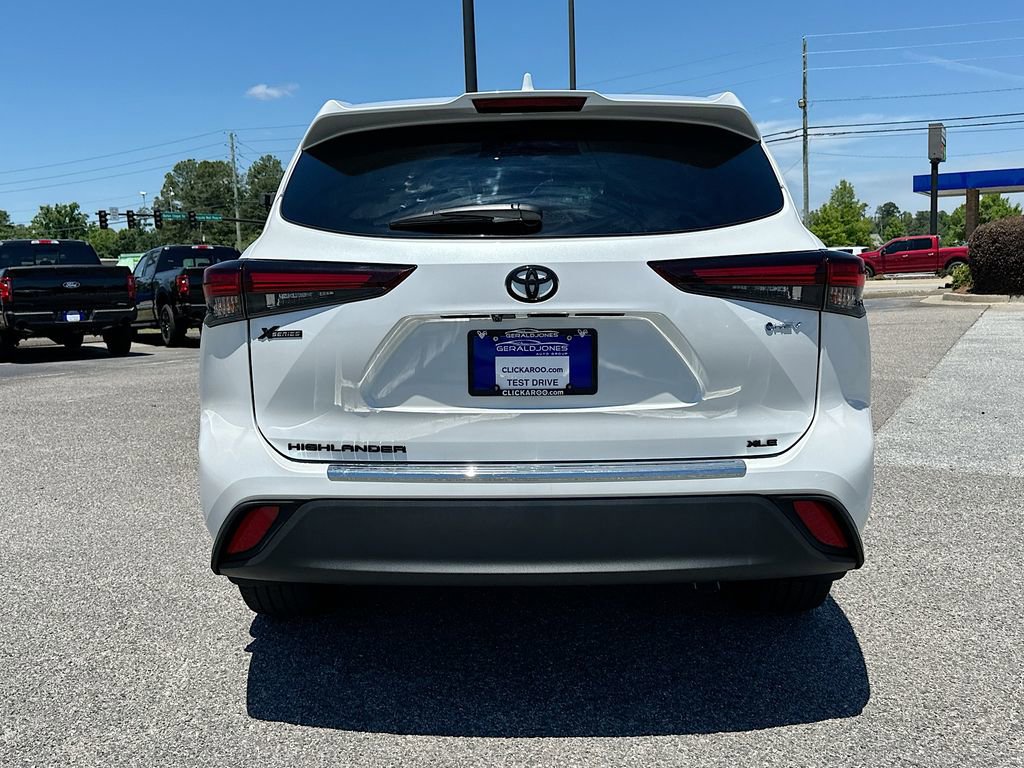 Used 2025 Toyota Highlander XLE AWD/4WD image 15
