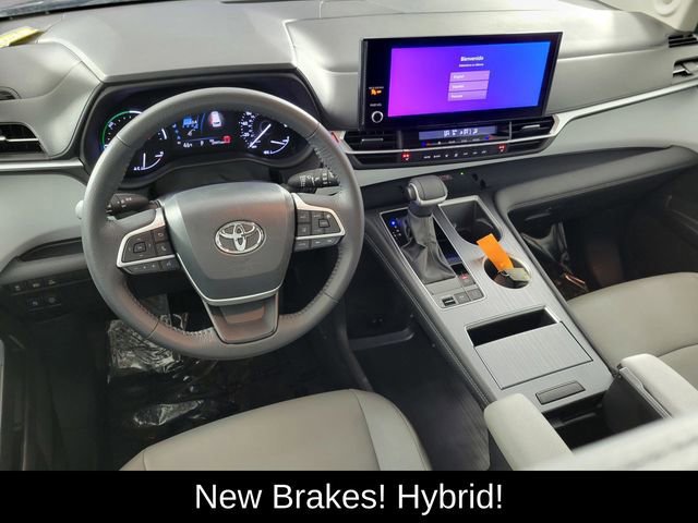 Used 2025 Toyota Sienna XLE w/ XLE Plus Package image 31