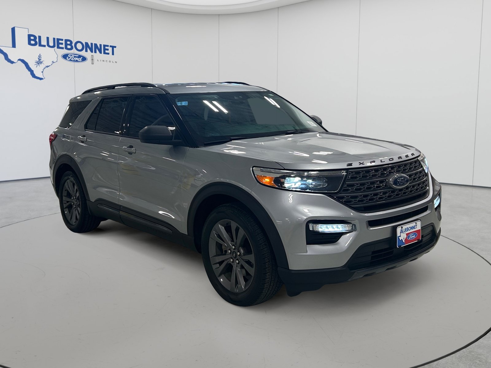 Certified 2021 Ford Explorer XLT w/ Equipment Group 202A RWD image 3