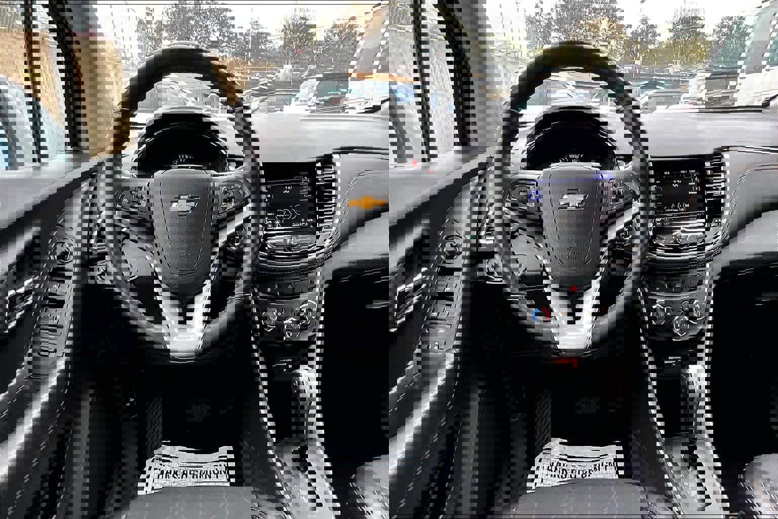 Used 2020 Chevrolet Trax LT w/ LT Convenience Package image 5