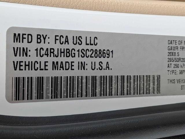 Used 2025 Jeep Grand Cherokee Limited w/ Luxury Tech Group II image 36