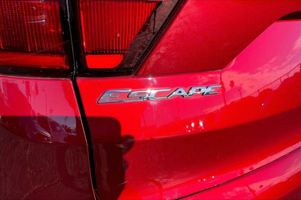 Certified 2019 Ford Escape Titanium AWD/4WD image 32