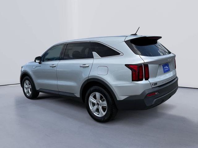 Used 2022 Kia Sorento LX FWD image 3