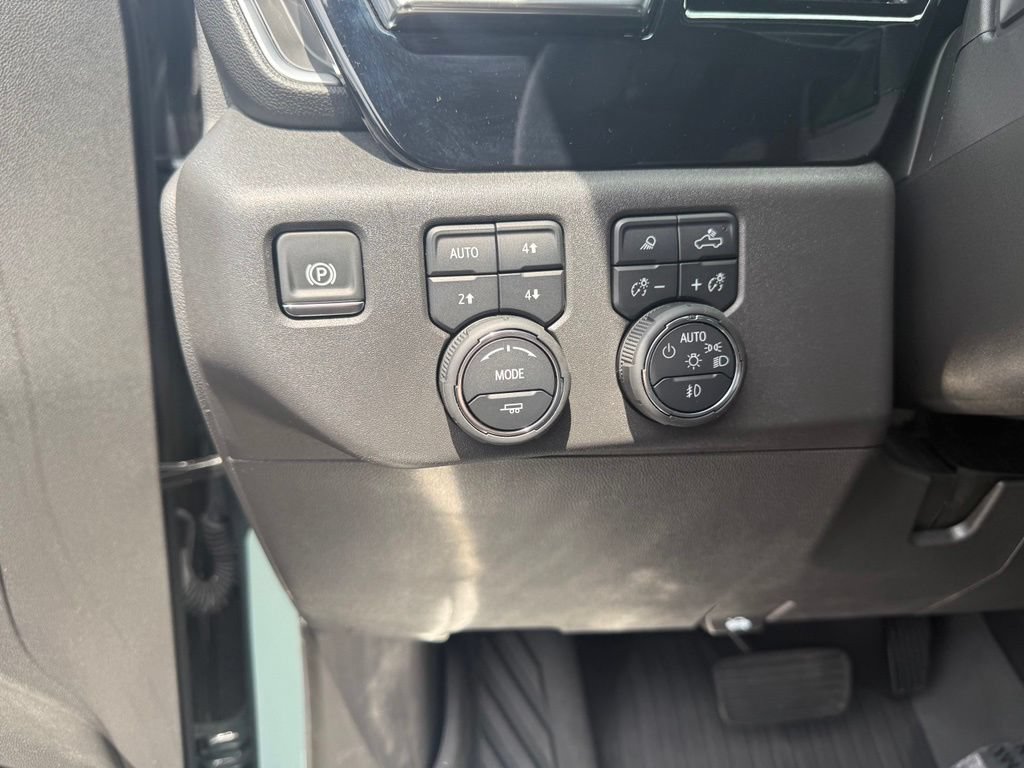 Used 2025 Chevrolet Silverado 1500 LT Trail Boss w/ LT Trail Boss Premium Package AWD/4WD image 15
