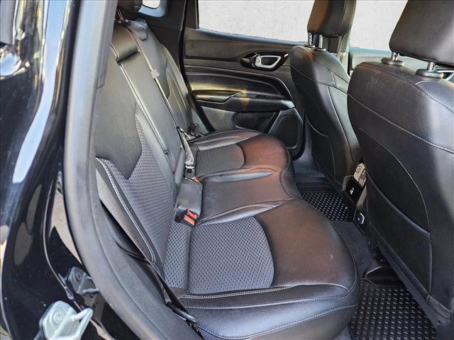 Used 2024 Jeep Compass Latitude w/ Convenience Group AWD/4WD image 17