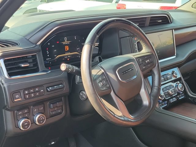 Used 2023 GMC Yukon XL Denali Ultimate AWD/4WD image 7