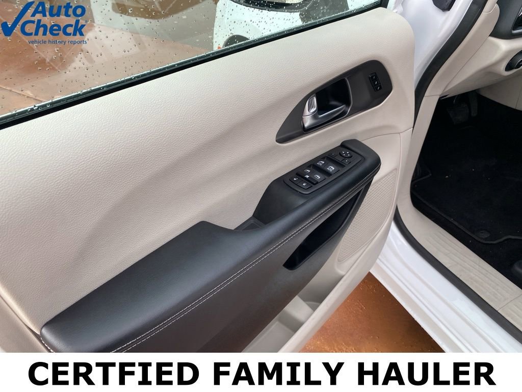 Used 2024 Chrysler Pacifica Touring-L FWD image 25