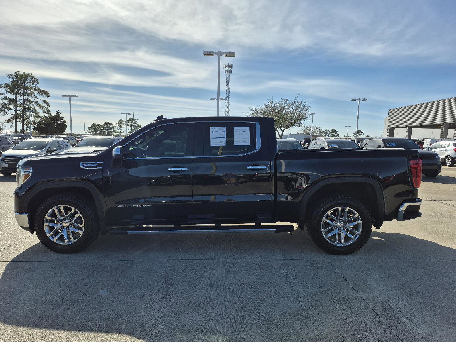 Used 2021 GMC Sierra 1500 SLT image 2
