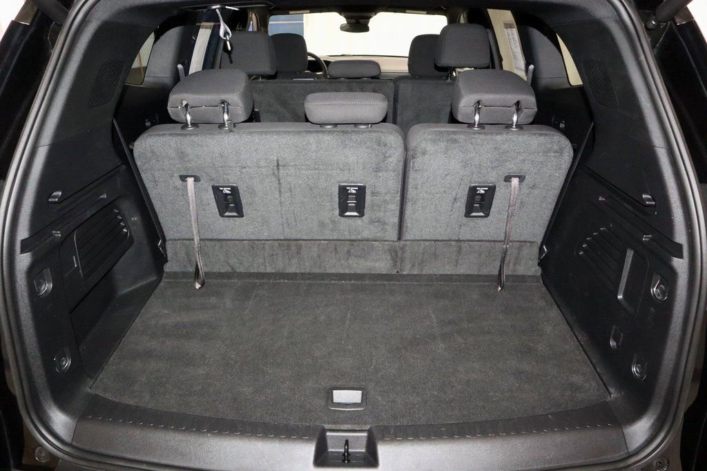 Used 2025 GMC Acadia Elevation image 16