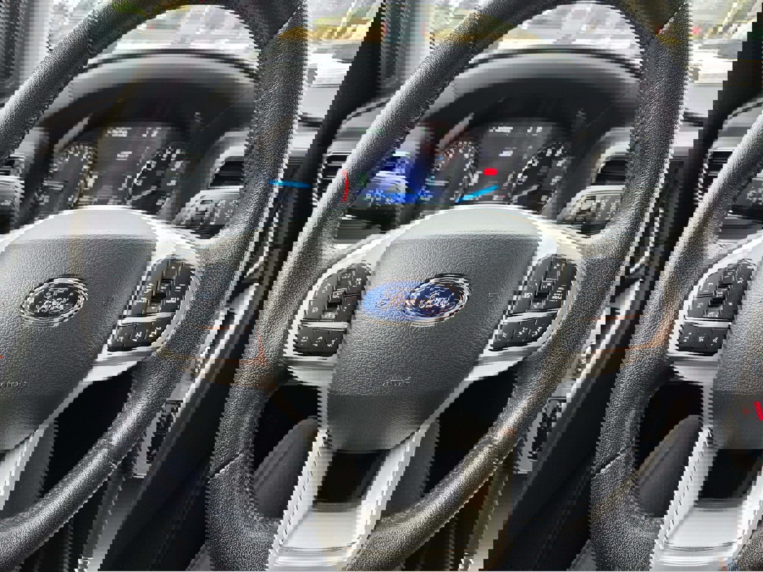 Certified 2022 Ford Explorer XLT w/ Equipment Group 202A image 15