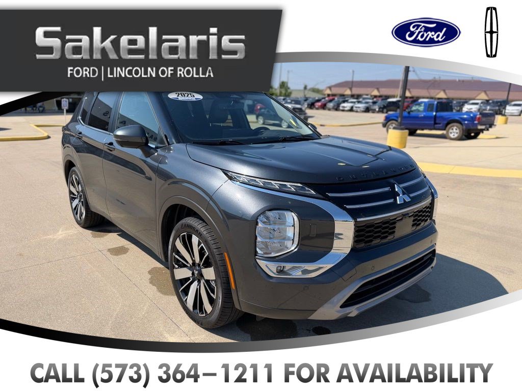 Used 2025 Mitsubishi Outlander AWD image 3