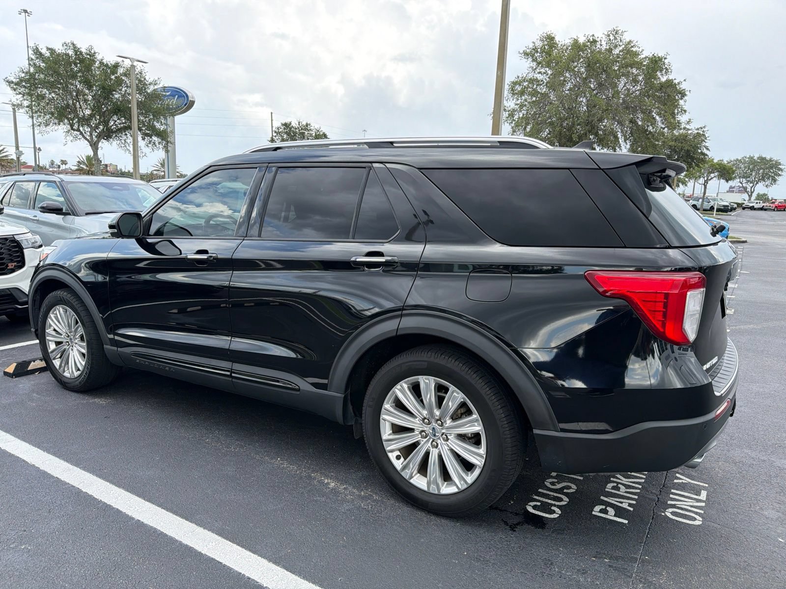 Certified 2021 Ford Explorer Limited w/ Equipment Group 301A RWD image 4