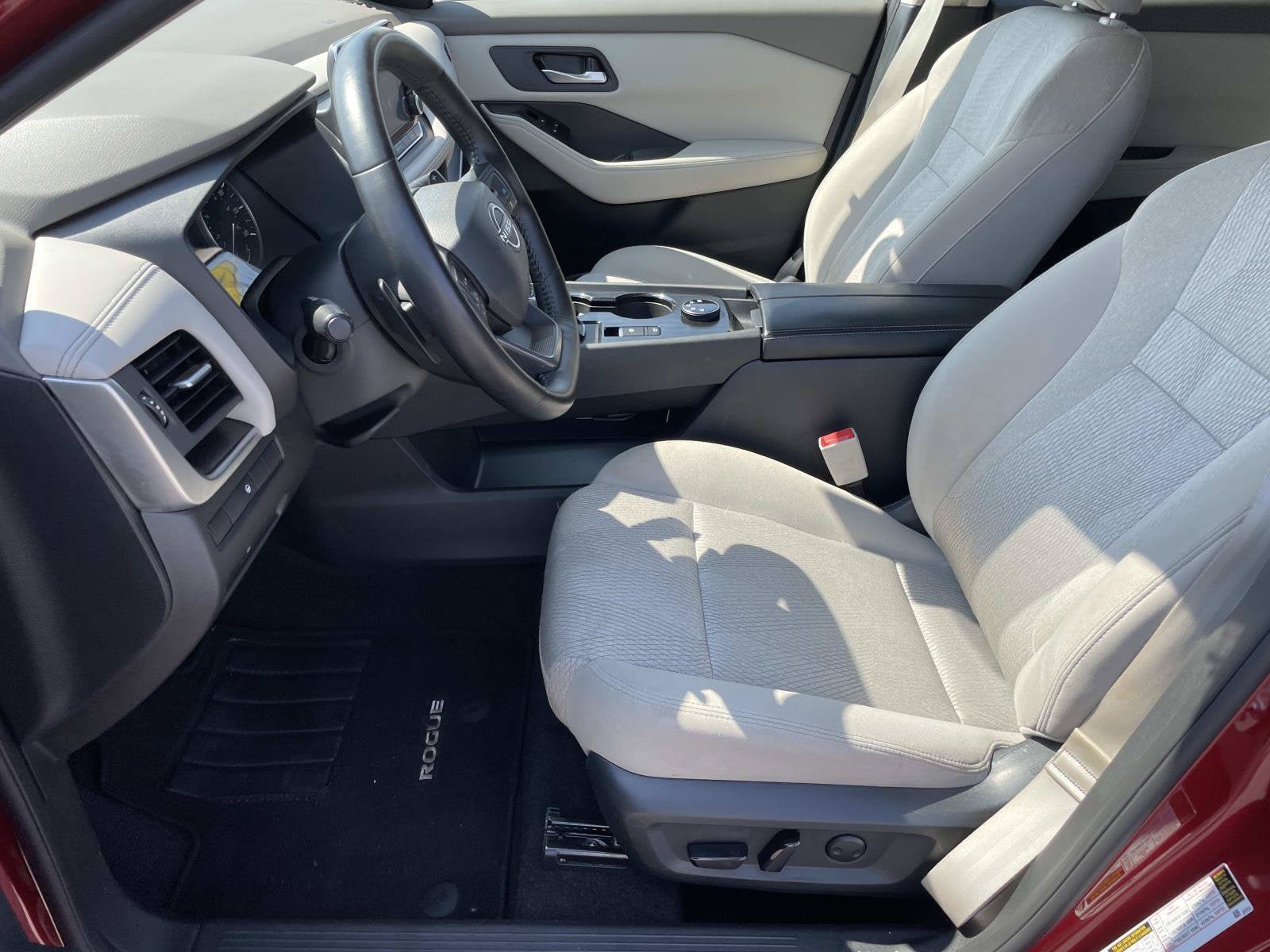 Used 2025 Nissan Rogue SV AWD/4WD image 16