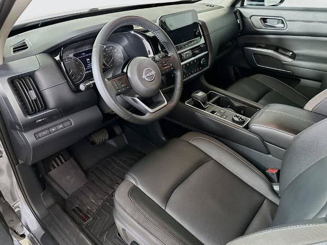 Used 2023 Nissan Pathfinder SL w/ SL Premium Package AWD/4WD image 2