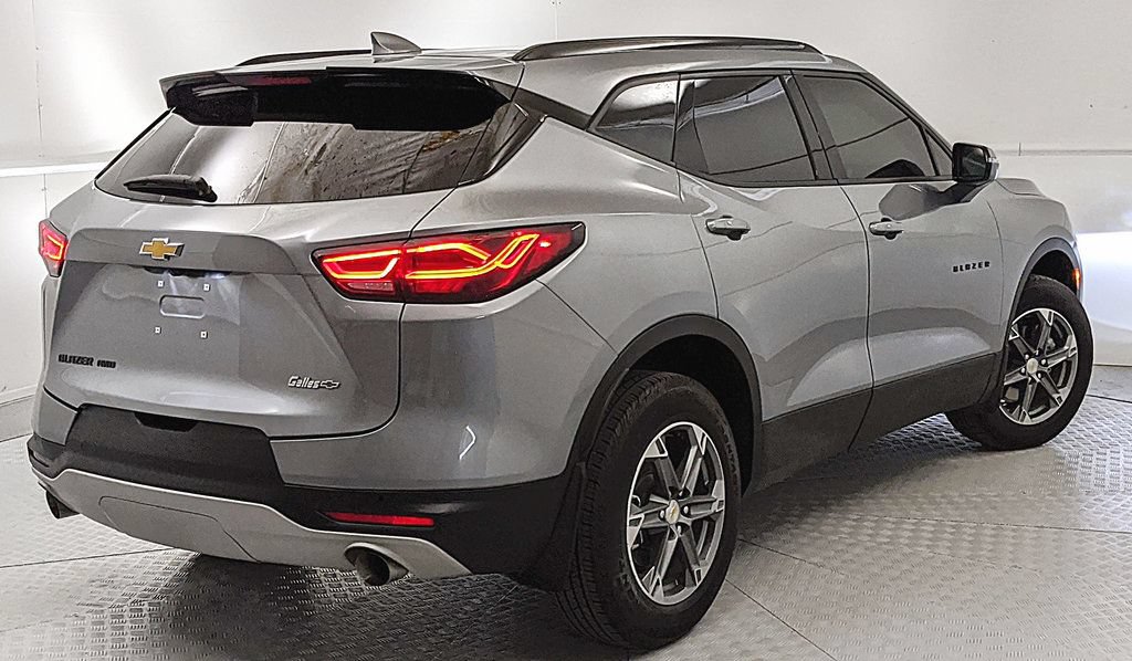 Used 2025 Chevrolet Blazer LT AWD/4WD image 3