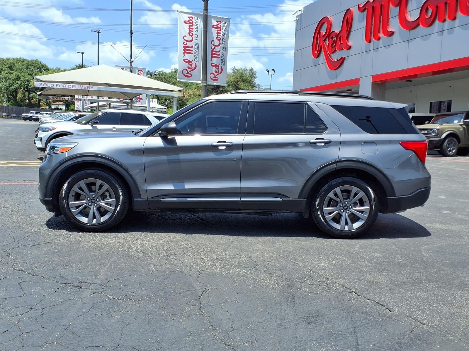 Certified 2021 Ford Explorer XLT w/ Equipment Group 202A RWD image 9