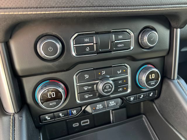 Used 2024 Chevrolet Suburban Premier w/ Premium Package AWD/4WD image 21