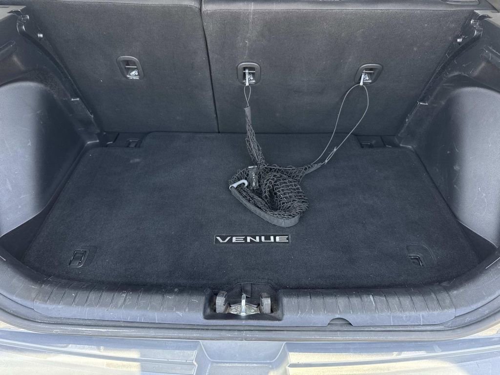 Used 2021 Hyundai Venue SE FWD image 25