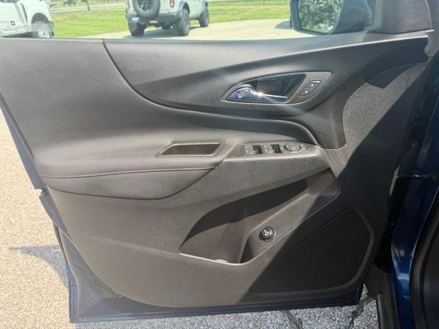 Used 2023 Chevrolet Equinox RS AWD/4WD image 11