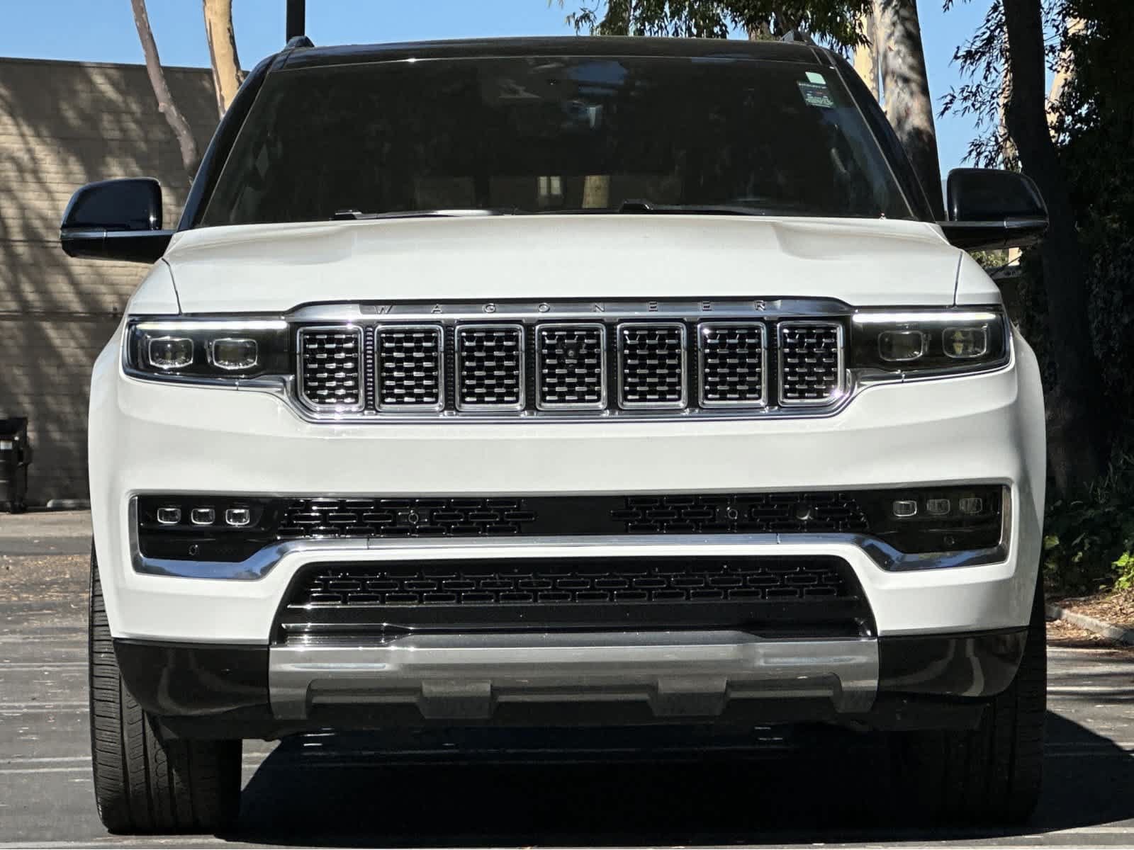 Used 2023 Jeep Grand Wagoneer L Series III w/ Rear Seat Video Group 1 AWD/4WD image 10