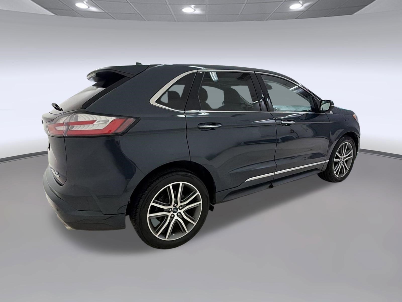 Certified 2019 Ford Edge Titanium w/ Equipment Group 301A FWD image 9