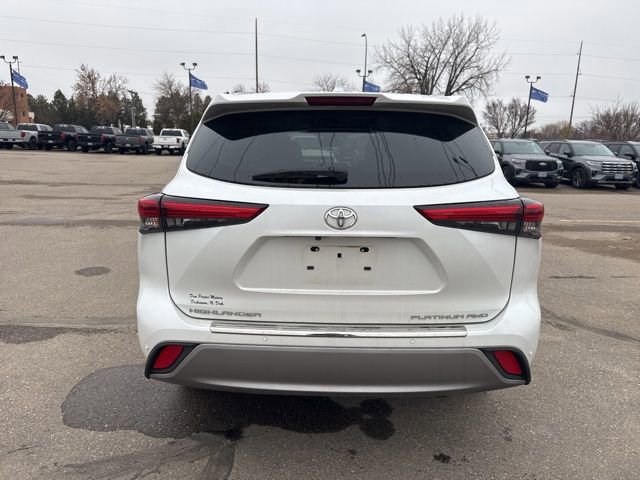 Used 2022 Toyota Highlander Platinum image 4