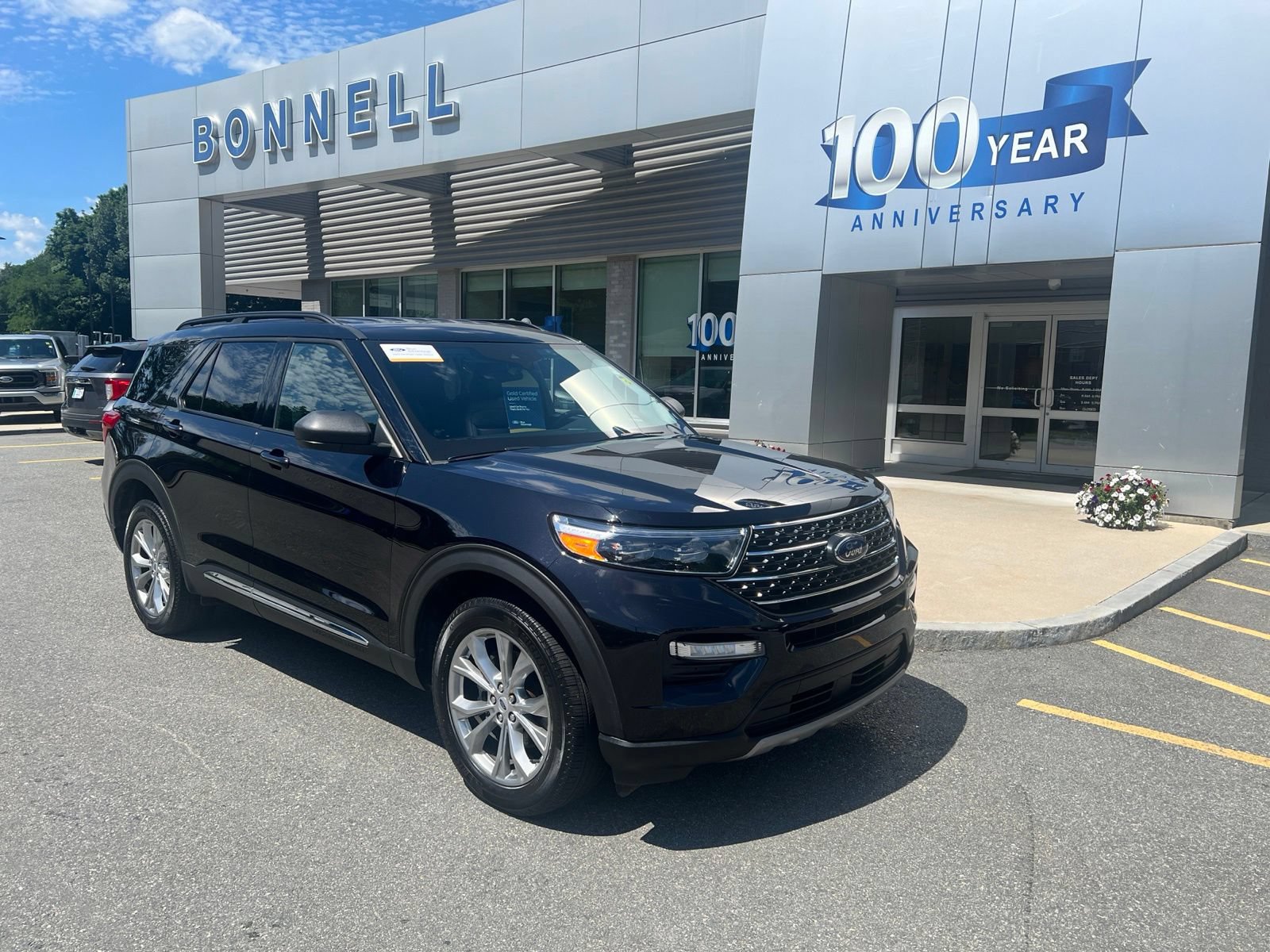 Certified 2023 Ford Explorer XLT w/ Equipment Group 202A AWD/4WD image 1