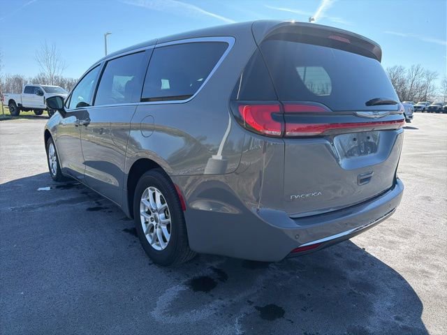 Used 2023 Chrysler Pacifica Touring-L video 2