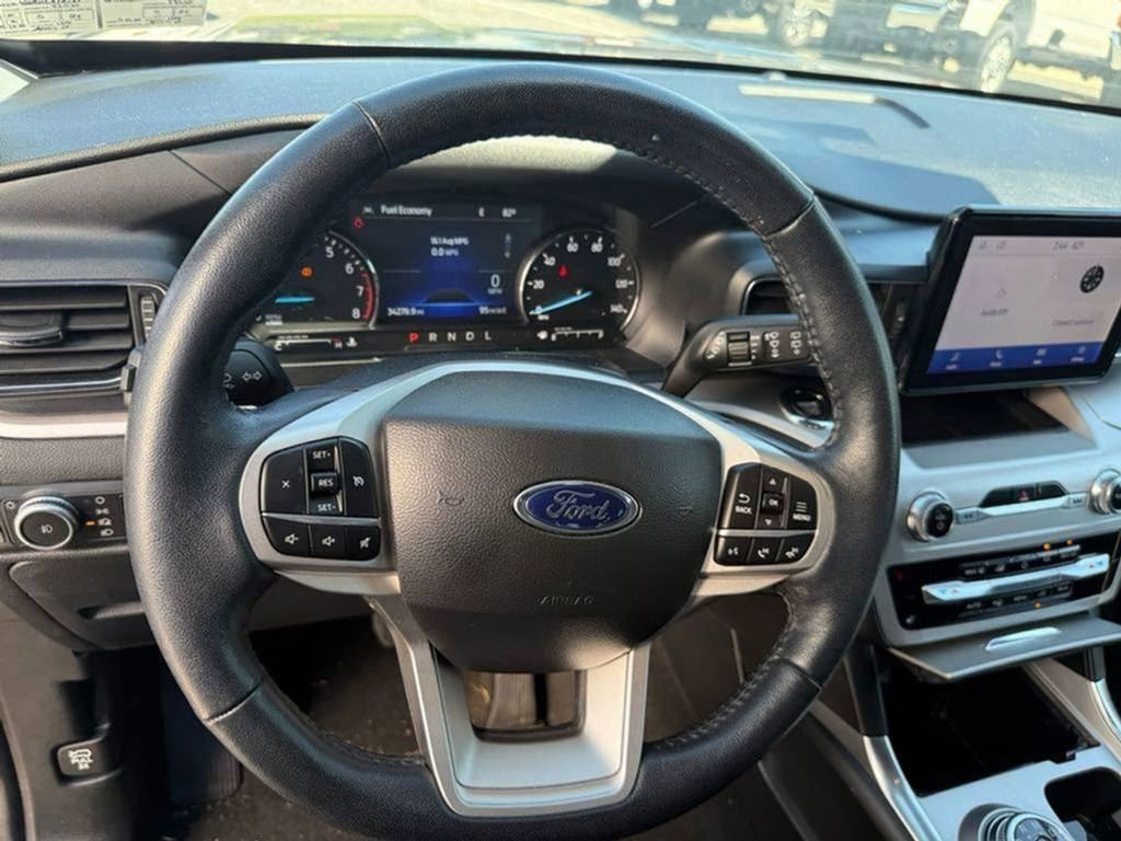 Certified 2022 Ford Explorer XLT w/ Equipment Group 202A image 44