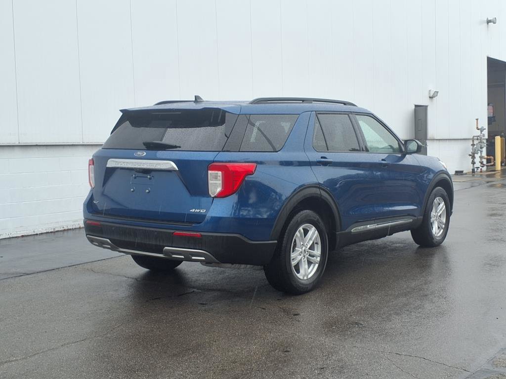 Certified 2022 Ford Explorer XLT w/ Equipment Group 202A image 4