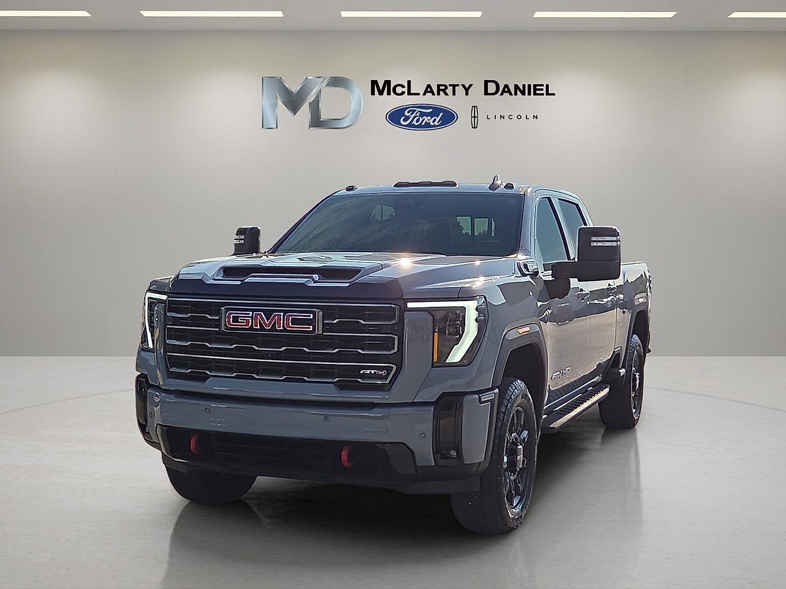 Used 2025 GMC Sierra 2500 AT4 w/ AT4 Premium Plus Package AWD/4WD image 2