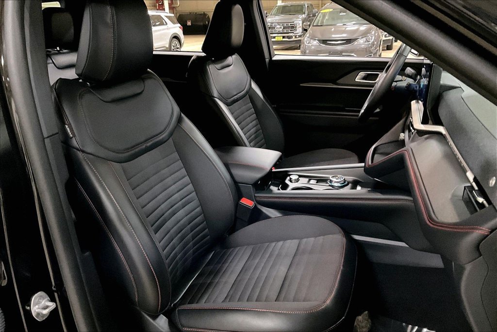 Certified 2025 Ford Explorer ST-Line w/ ST-Line Street Pack AWD/4WD image 7