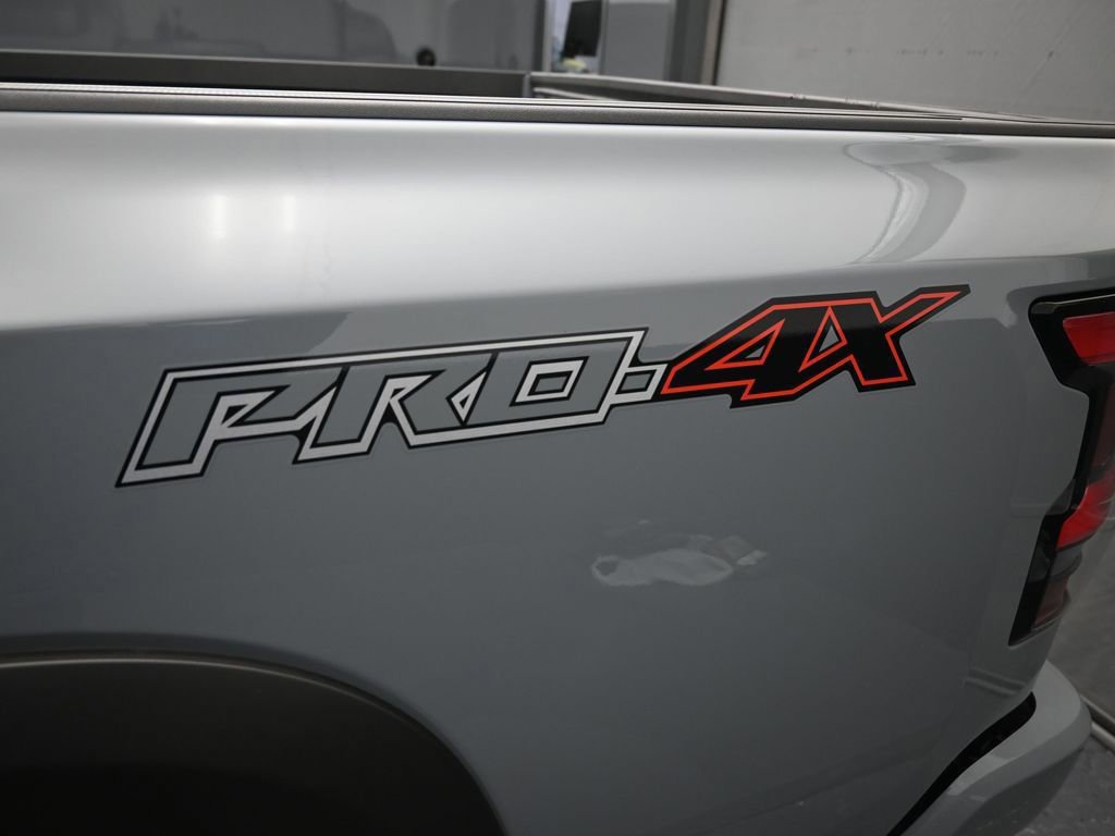 Used 2025 Nissan Frontier PRO-4X image 31