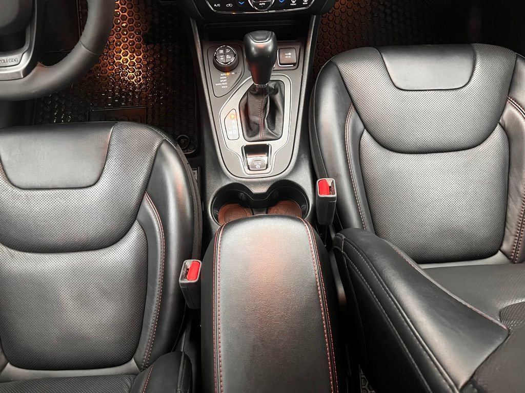 Used 2022 Jeep Cherokee Trailhawk w/ Premium Leather Package image 26