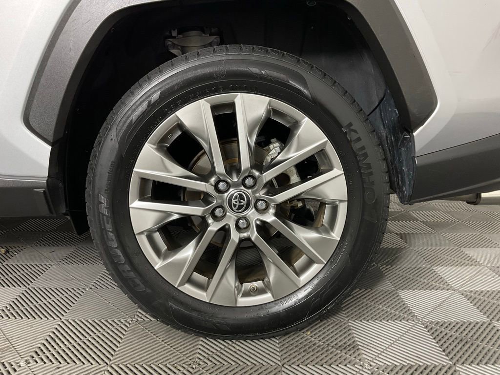 Used 2019 Toyota RAV4 XLE Premium w/ Cold Weather Package AWD/4WD image 10