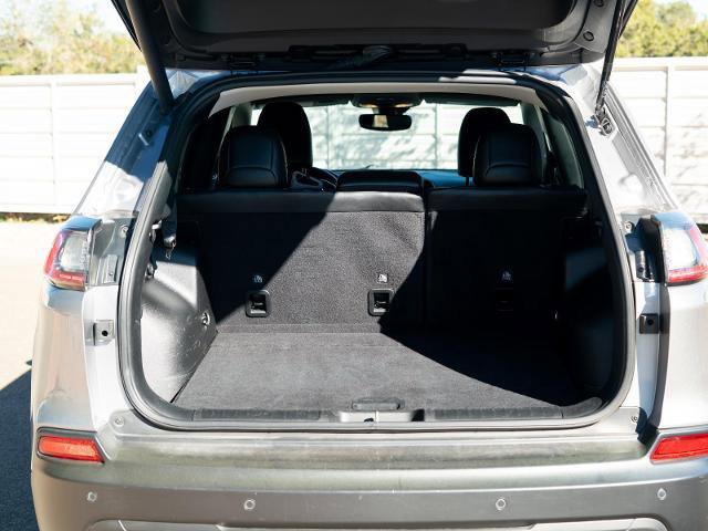 Used 2021 Jeep Cherokee Latitude Lux w/ Comfort/Convenience Group image 12