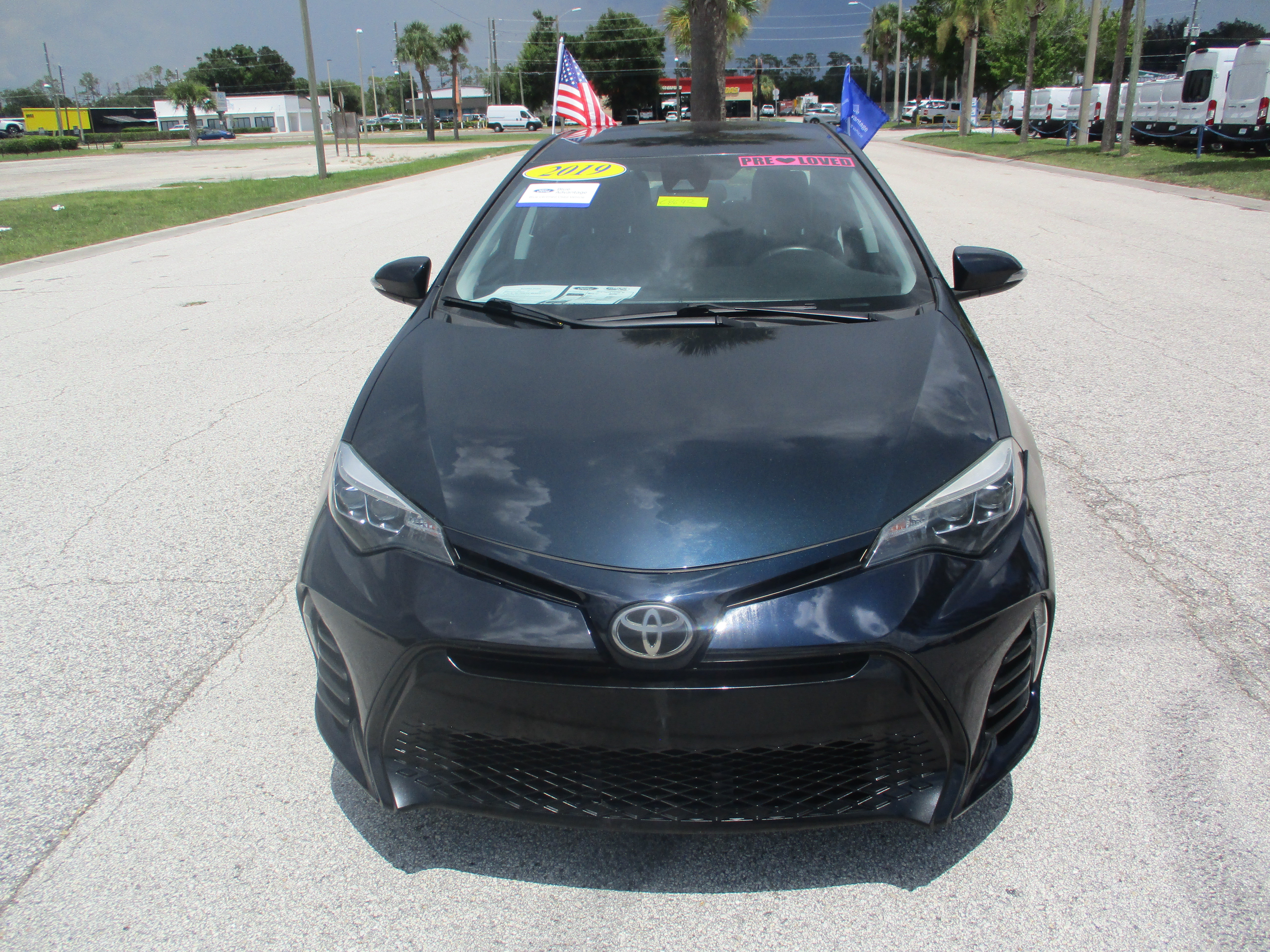 Used 2019 Toyota Corolla SE FWD image 2