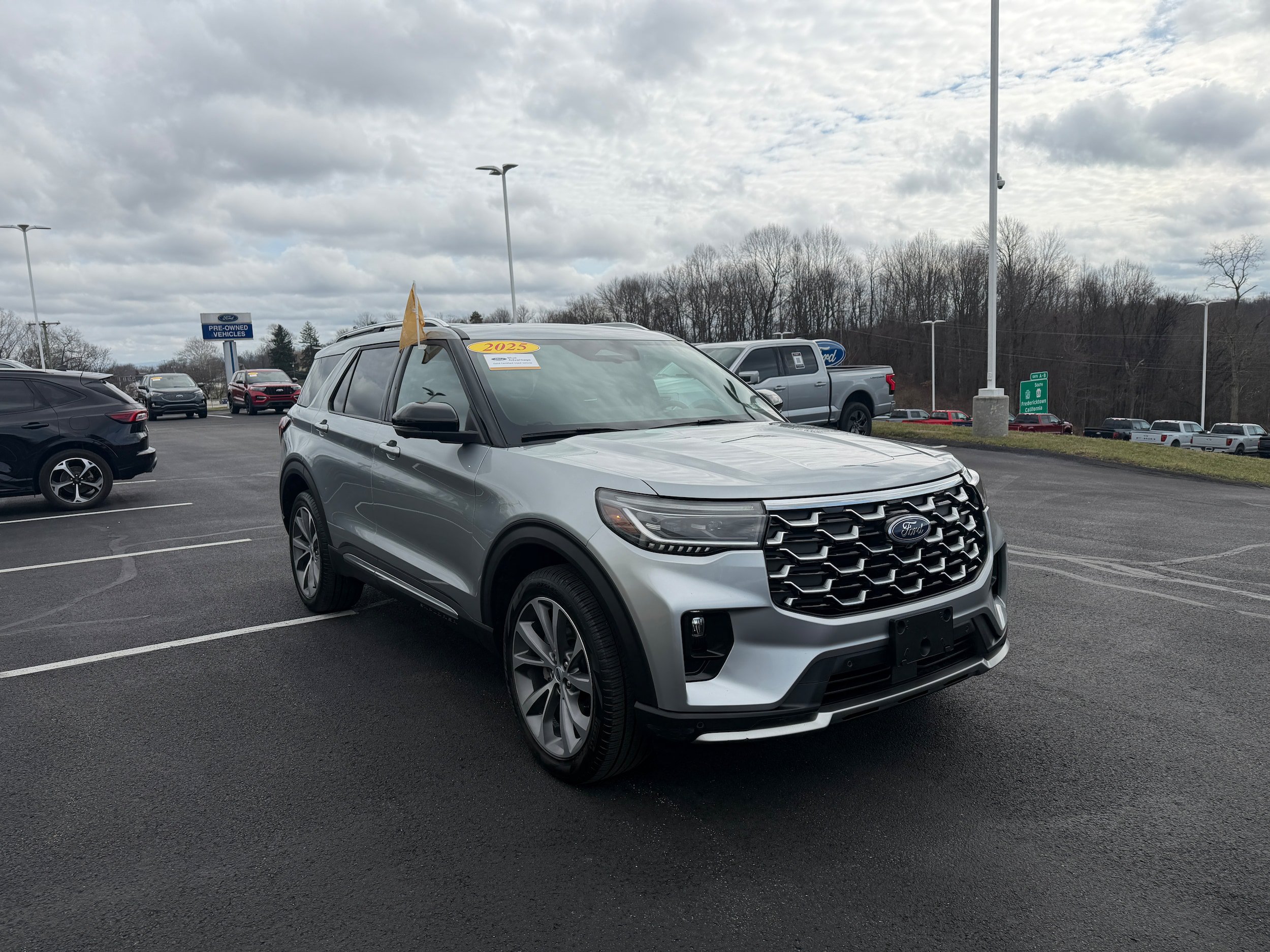 Certified 2025 Ford Explorer Platinum w/ Ultimate Package AWD/4WD image 3