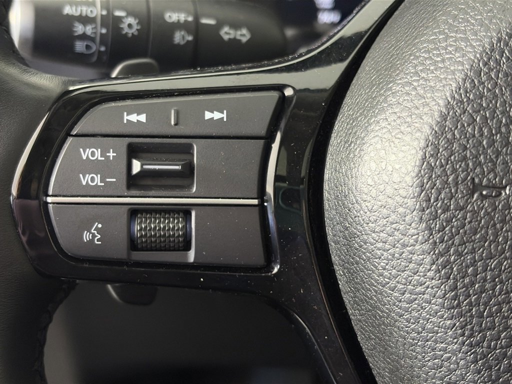 Used 2025 Honda Pilot Elite image 17