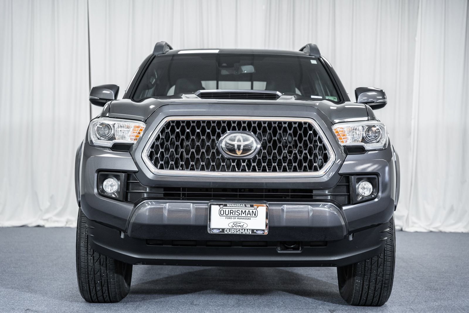 Used 2019 Toyota Tacoma TRD Sport image 2