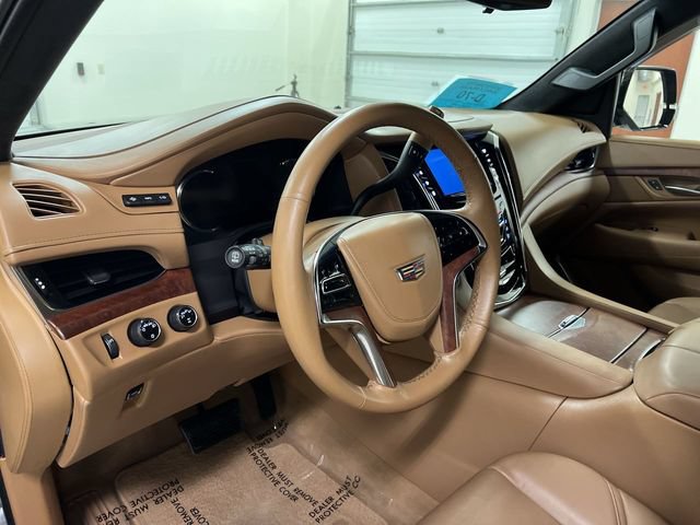 Used 2017 Cadillac Escalade Platinum AWD/4WD image 12
