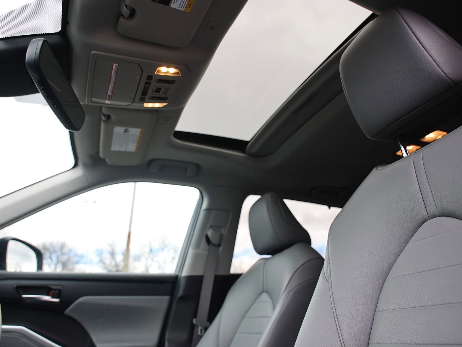 Used 2023 Toyota Highlander XLE AWD/4WD image 20